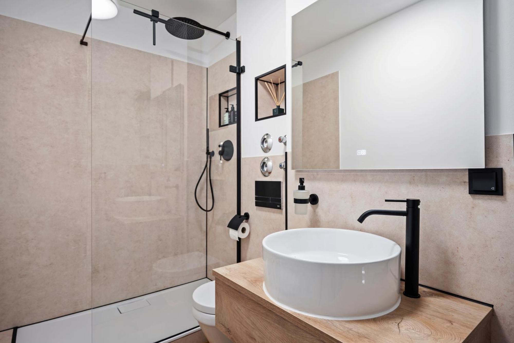 Edler Wohnraum Luxurioeses Apartment Mit Balkon, Boxspringbett, Kaffeevollautomat, Lift & Parkplatz Chemnitz Exterior foto